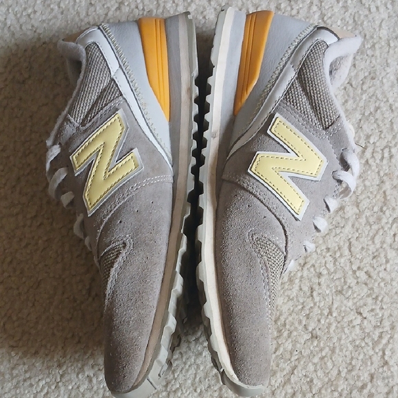 New Balance Classic 996 Athletic Shoes - Picture 5 of 7